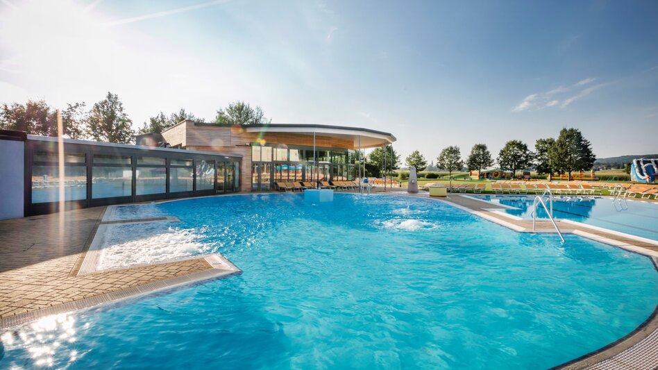 Außenbereich des H2O Hotel-Therme-Resorts in Bad Waltersdorf | © H2O-Hoteltherme GmbH | Harald Eisenberger