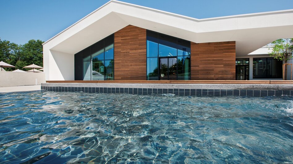 Stilvolle Architektur in der Heiltherme Bad Waltersdorf | © Heilthermen Resort Bad Waltersdorf | Harald Eisenberger