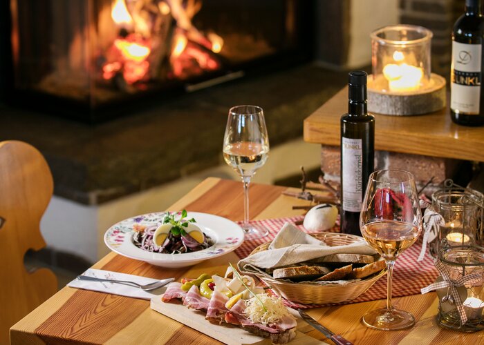Styrian coziness by the fireplace | © Thermen- & Vulkanland | Harald Eisenberger