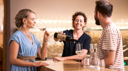 Weinverkostung beim Weingut Frauwallner | © Thermen- & Vulkanland | Robert Maybach