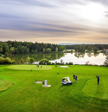 Blick auf das Traminergolf Resort in Klöch