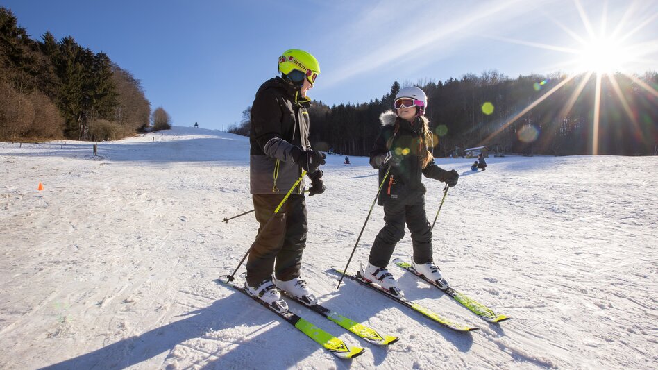 Auch im Winter ein Erlebnis - Skifahren in Markt Hartmannsdorf im Thermen- & Vulkanland Steiermark
