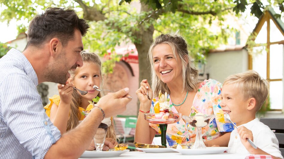 Sich zwischendurch ein Eis gönnen in Markt Hartmannsdorf im Thermen- & Vulkanland Steiermark