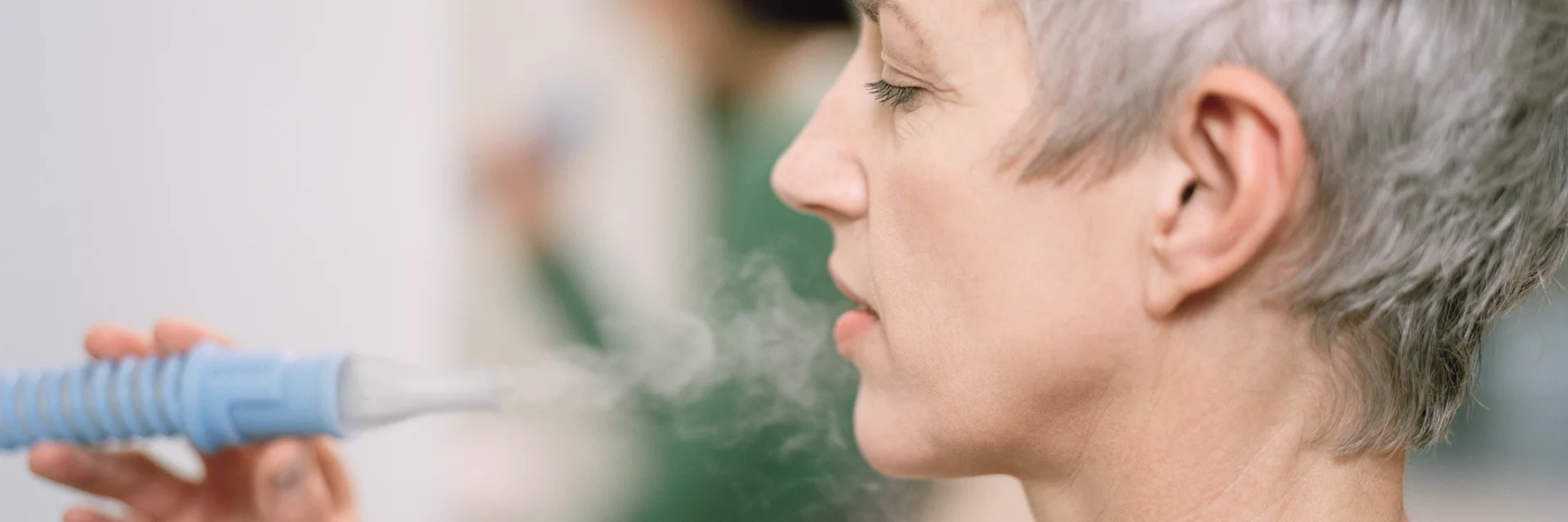 Richtig durchatmen kann man lernen. Die Inhalation mit Gleichenberger Sole steht im Zentrum der Therapie. | © DAS KURHAUS Bad Gleichenberg | © DAS KURHAUS Bad Gleichenberg Richtig durchatmen kann man lernen. Die Inhalation mit Gleichenberger Sole steht im Zentrum der Therapie. | © DAS KURHAUS Bad Gleichenberg | © DAS KURHAUS Bad Gleichenberg