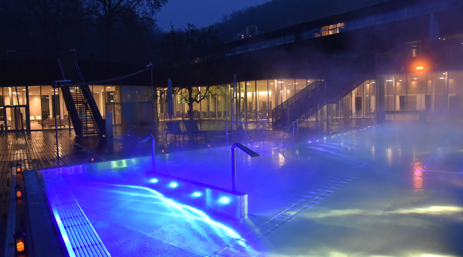 Außenbecken Therme der Ruhe Bad Gleichenberg bei Nacht