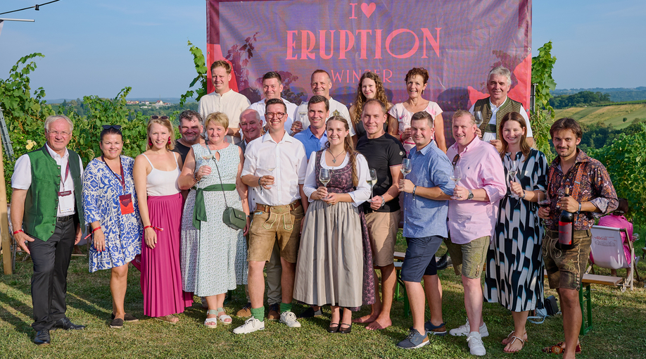 Gruppenfoto Eruptionswinzer und Ehrengäste 2024