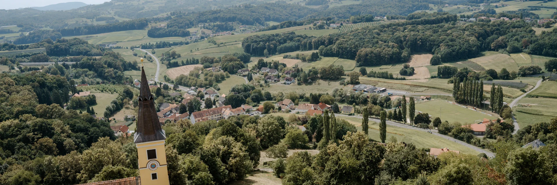 Aussicht Schloss Kapfenstein | © Thermen- & Vulkanland | Nadine Propst & Lukas Bergmann Aussicht Schloss Kapfenstein | © Thermen- & Vulkanland | Nadine Propst & Lukas Bergmann