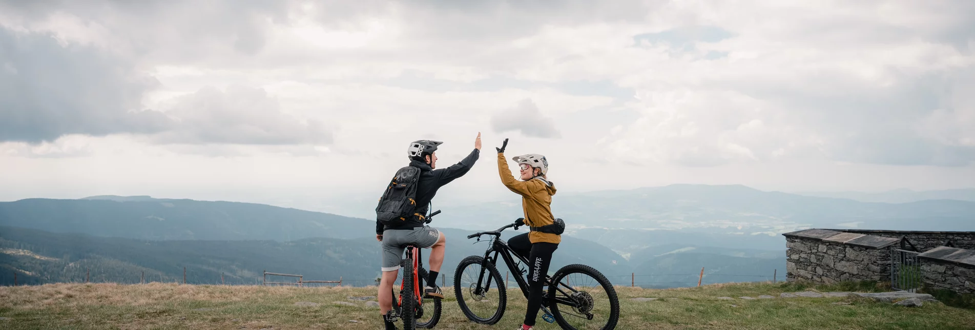 Fahrt auf den Hochwechsel über die Steirischen Wexl Trails | © Wexl Trails | Roastmedia Fahrt auf den Hochwechsel über die Steirischen Wexl Trails | © Wexl Trails | Roastmedia