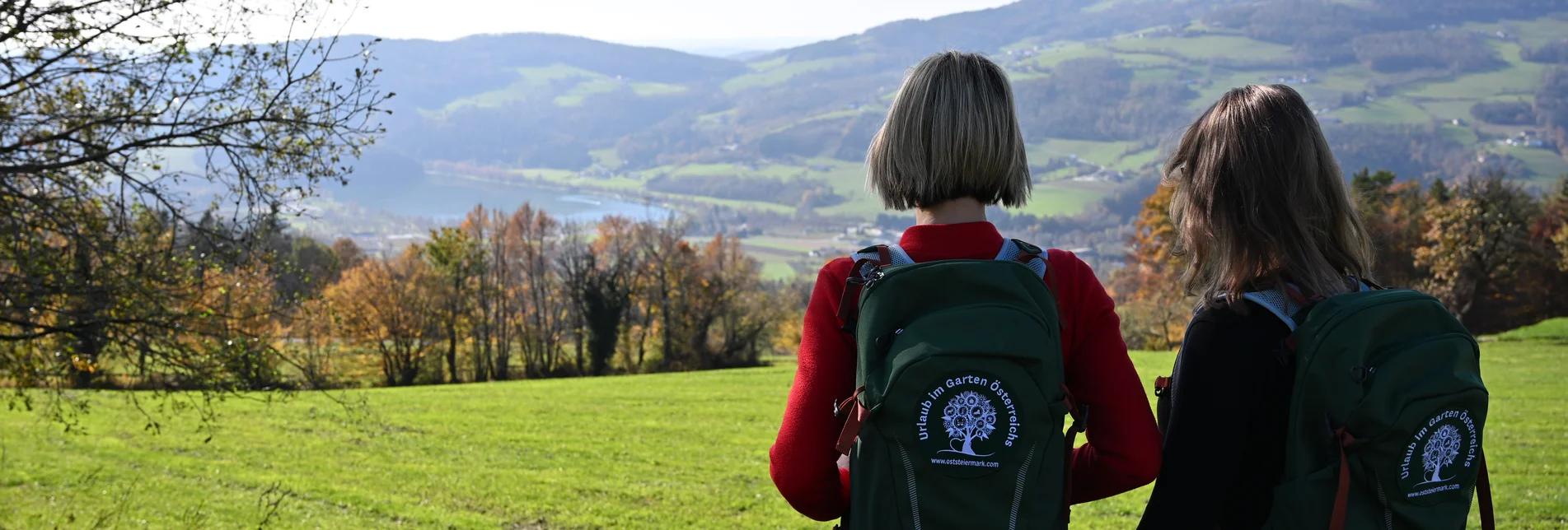 Wandern durch die herbstliche Region Apfelland-Stubenbergsee mit Blick auf den Stubenbergsee | © 
Oststeiermark Tourismus | Stefan Schindler
