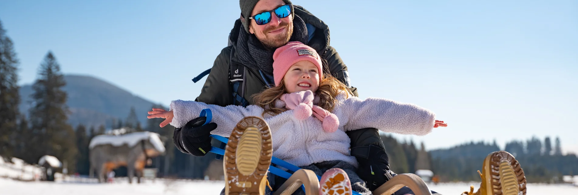 Vater und Tochter Rodeln | © Oststeiermark Tourismus | Bernhard Bergmann