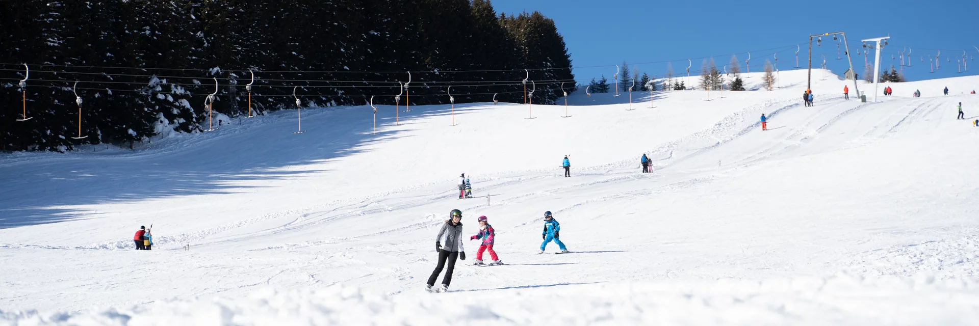 Familienfreundliche Skipisten bei den Holzmeisterliften in der Oststeiermark | © TV Oststeiermark | Fabian Trummer Familienfreundliche Skipisten bei den Holzmeisterliften in der Oststeiermark | © TV Oststeiermark | Fabian Trummer