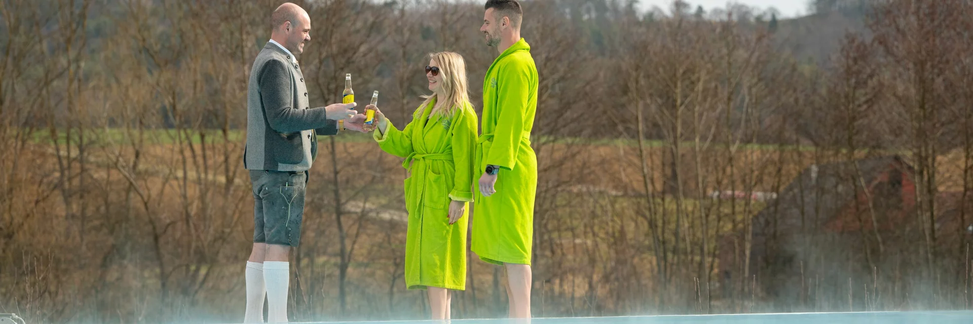 Erfrischende Getränke am Außenpool des Wellnesshotels Grüne Au in der Oststeiermark | © TV Oststeiermark | Rene Strasser Erfrischende Getränke am Außenpool des Wellnesshotels Grüne Au in der Oststeiermark | © TV Oststeiermark | Rene Strasser