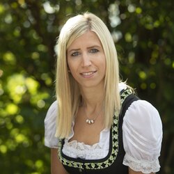 Manuela Schnur als Tourismuscouch in der Erlebnisregion Oststeiermark | © TV Oststeiermark | Bernhard Bergmann