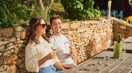 Wine tasting at the Buschenschank in Hartberg | © Oststeiermark Tourismus | Lang-Bichl - RKP