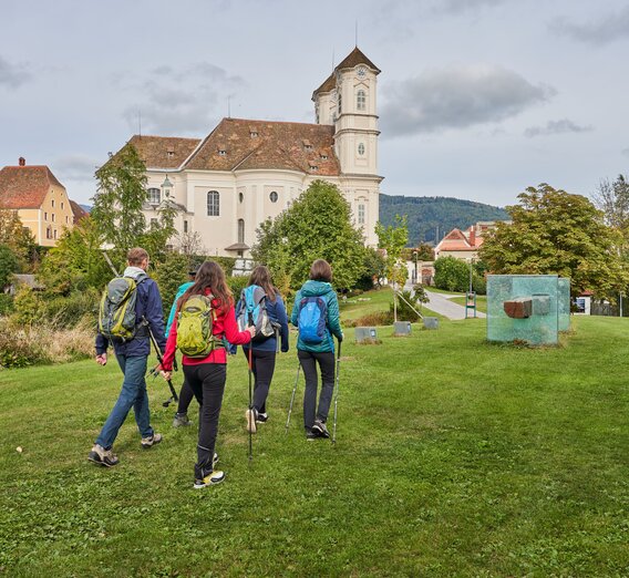 Hikers hike to the Weizberg church in Weiz  | ©  Oststeiermark Tourismus | Markus Lang-Bichl