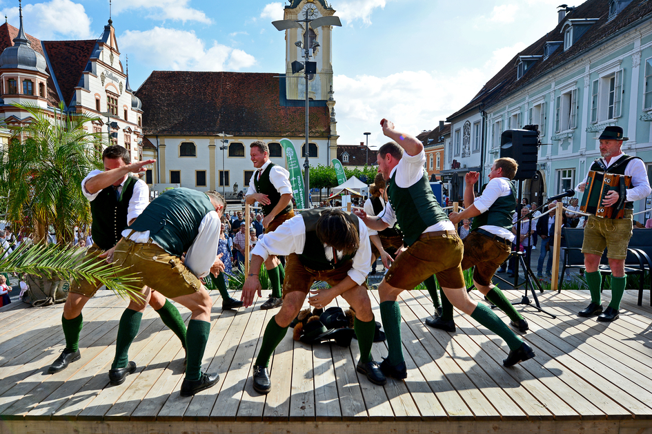Schuhplattler at the Winzerfest in Hartberg | © Oststeiermark Tourismus | Christian Strassegger