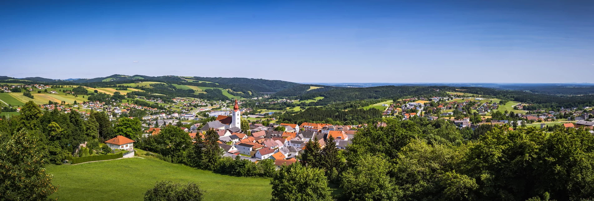 Panoramaaufnahme über Friedberg im Wechselland | © Flotoanker | Florian Luckerbauer