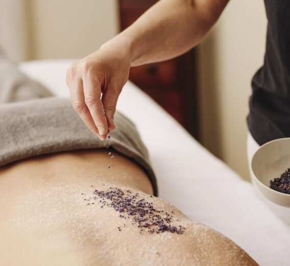 WILD-Kräuter Spa Massage | © Oststeiermark Tourismus | MICHAEL_KOENIGSHOFER
