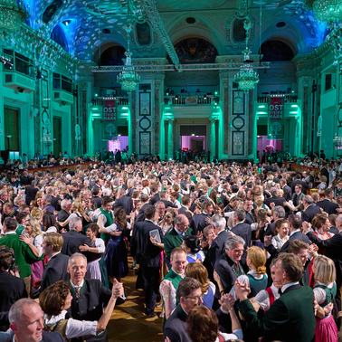 Gefüllter Ballsaal beim Steirerball in Wien