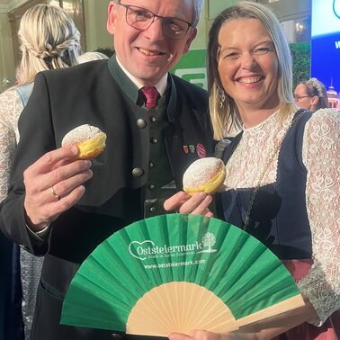 Verkostung der oststeirischen Krapfen beim Steirerball in Wien