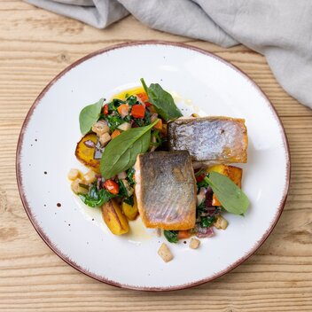 Kaibling Alm | Saiblingsfilet | sommerliches Gemüse | Rösterdäpfel | Martin Huber | © © Martin Huber