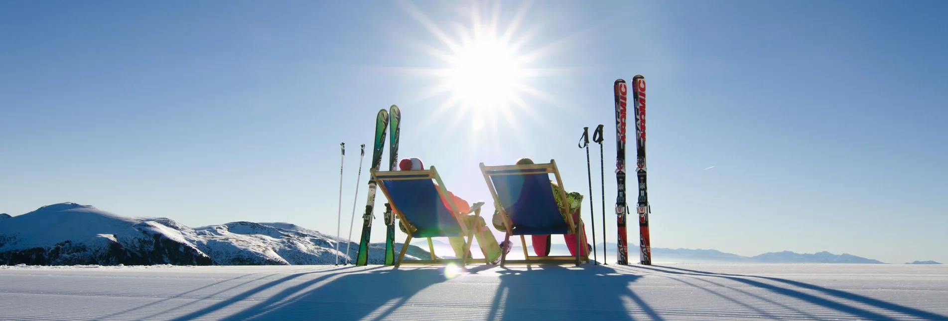 Sonnenliegen im Schnee auf der Turracher Höhe | Christoph Rossmann