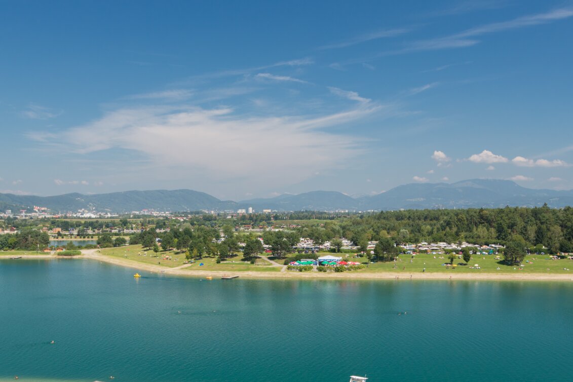 Blick auf den Schwarzlsee und das Umland