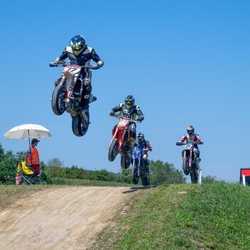 Jumps in Supermoto | © Driven Events | Mario Juterschnig