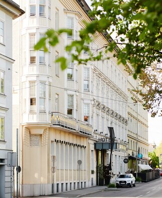 © Florian Weitzer Hotels & Restaurants | Florian Weitzer Hotels & Restaurants