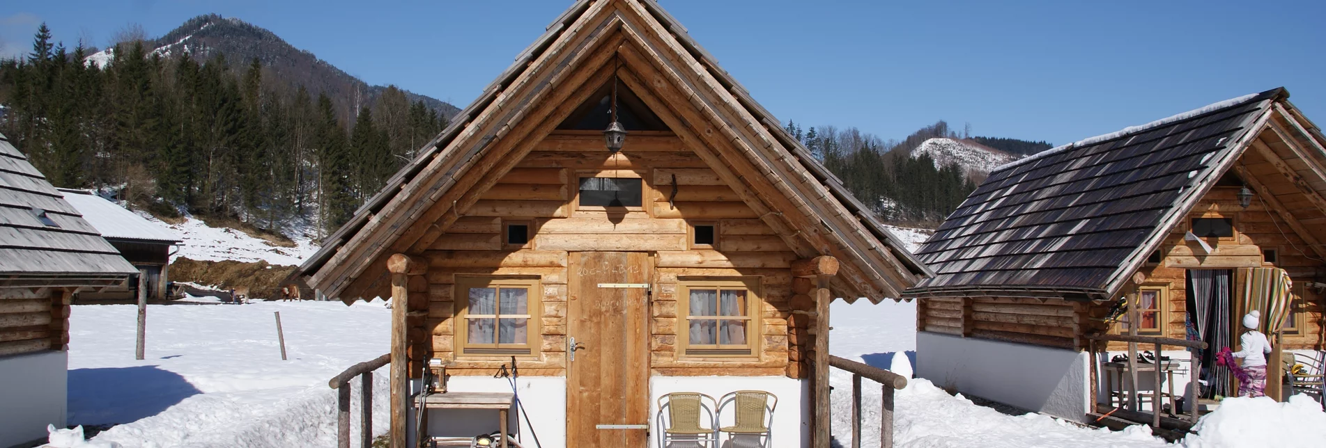 Hüttenansicht von außen in Schnee eingebettet | © Nationalpark Gesäuse GmbH