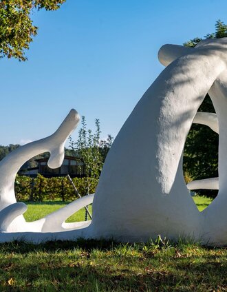 Sculpture in the Bad Blumau thermal spa park | Gerold Schmiderer | © Kurkommission Bad Blumau