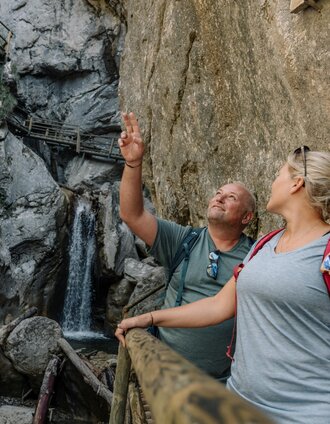 Bärenschützklamm_Wanderer2_Oststeiermark | studio draussen | © Oststeiermark Tourismus