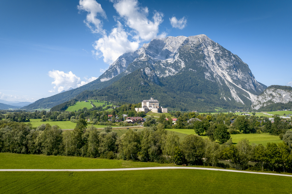 Schloss Trautenfels mit Grimming im Hintergrund | © STG | Tom Lamm