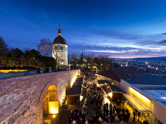 Graz im Advent, Aufsteirern am Schlossberg (Kasematten, Glockenturm)