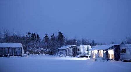 Camping im Winter | © Adobe Stock