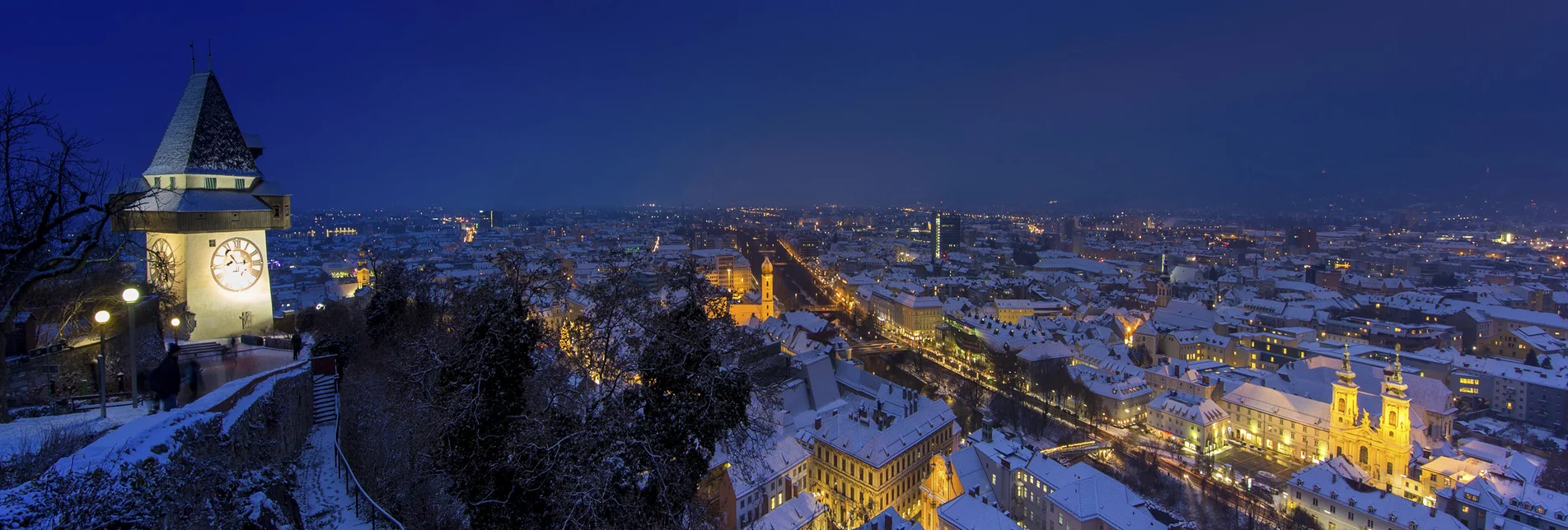 Schlossberg-Blick auf die winterliche Stadt Graz | © STG | Harry Schiffer