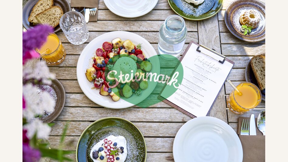 Burrata salad viola im garten | © Ausseerland Salzkammergut | Supersusi.com