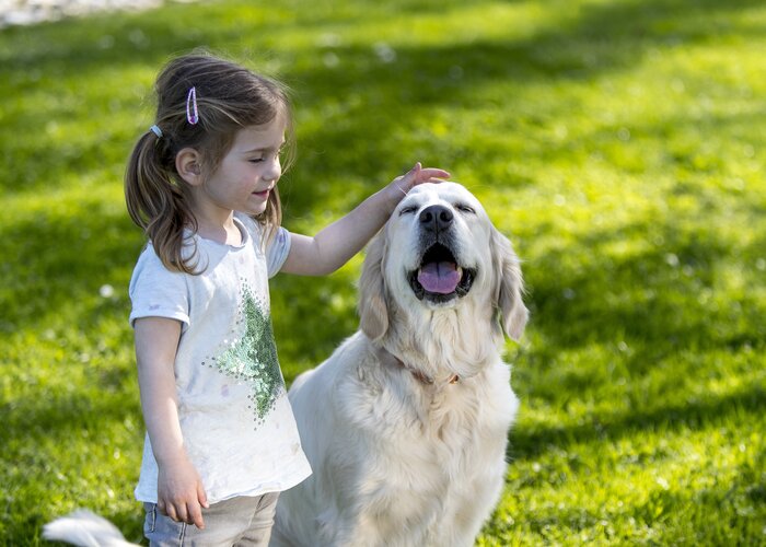 Mädchen mit Hund | © STG | Tom Lamm