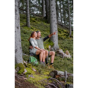 Waldwandern mit Ausblick | © STG | Elena Egger