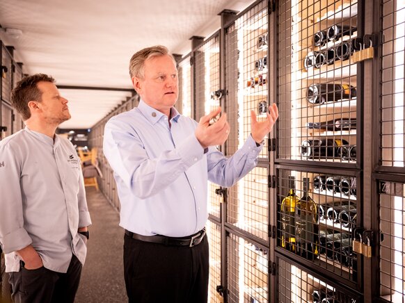 Hier lagern die Schätze der Weinbank: Im hauseigenen Weinkeller können auch Gäste ihre Weine richtig lagern. 