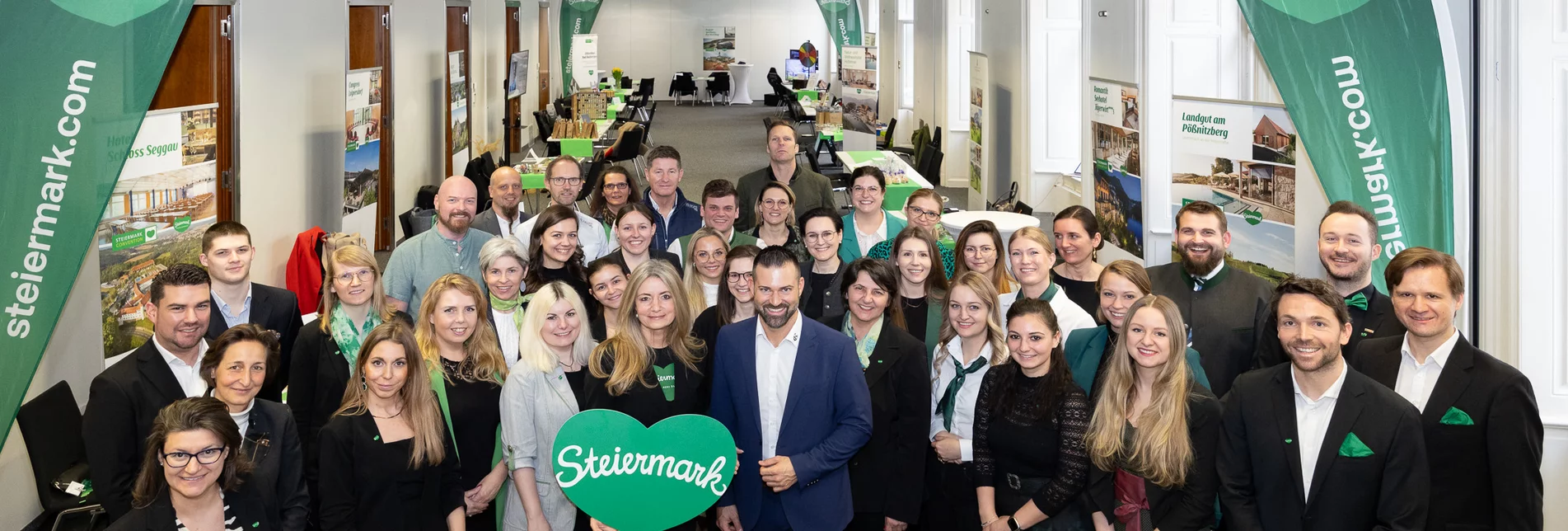 Die Steiermark Convention-Familie vereint im modernen Teil des Grazer Congress | © Steiermark Convention | Harry Schiffer