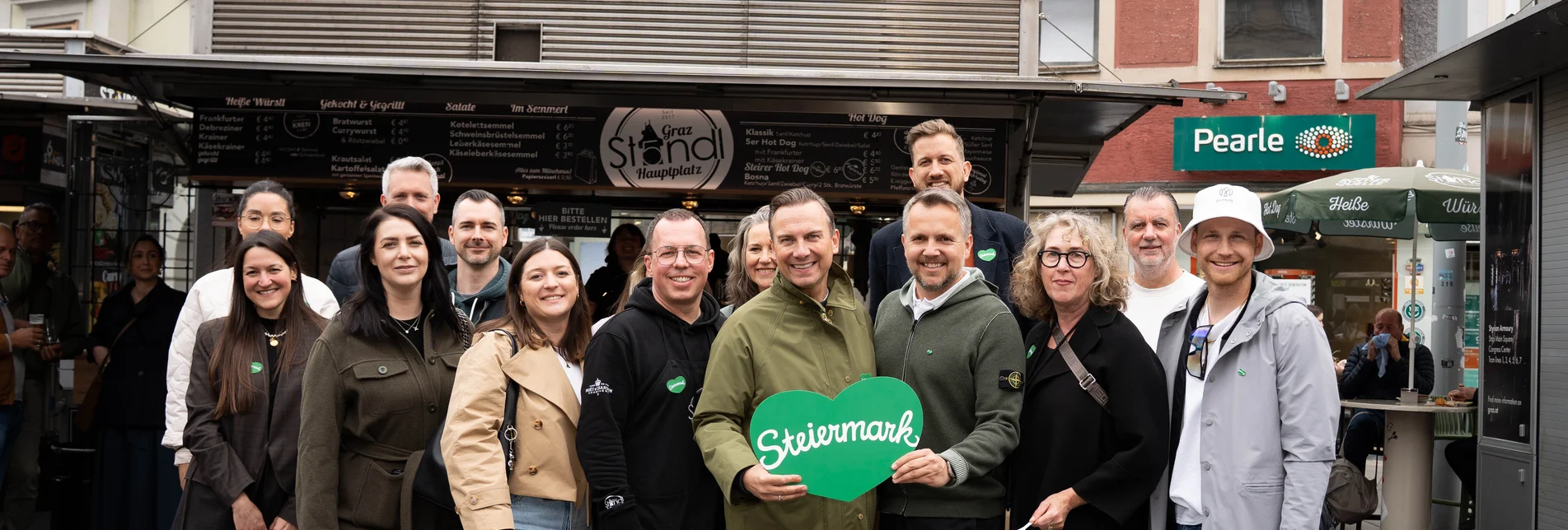 Sterne- und TV-Koch Tim Raue, STG-Geschäftsführer Michael Feiertag und Standl 5-Chef August Krivec mit deutschen Influencern und Journalisten in Graz