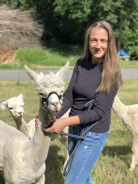 Alpaca hiking | © Jenny Benedict