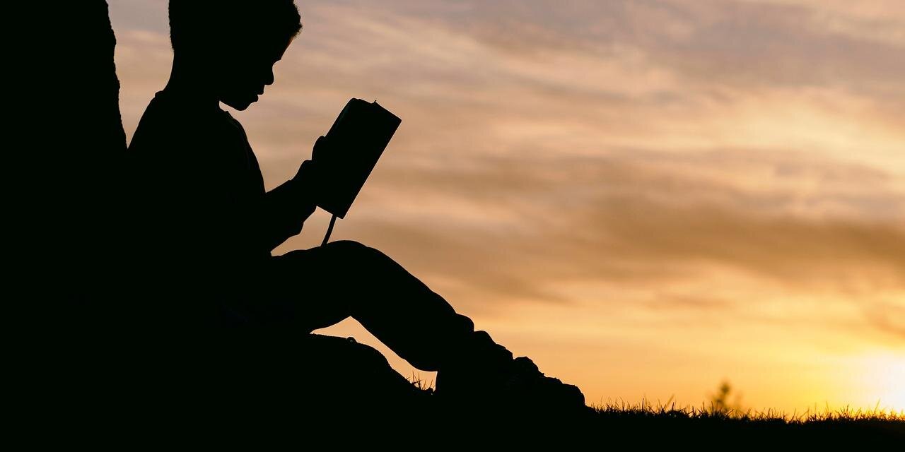 Reading in the night_Pöllau_Eastern Styria | © Pixabay