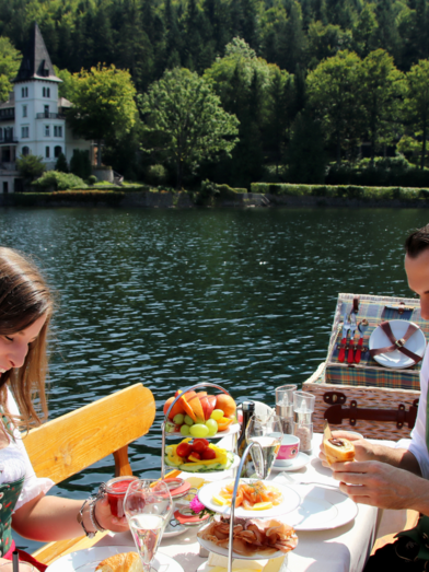 Aperitif, Grundlsee, Aperitif-Genuss | © Schifffahrt Grundlsee / Astrid Eder | Schifffahrt Grundlsee / Astrid Eder | © Schifffahrt Grundlsee / Astrid Eder