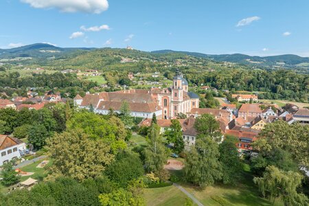 Park and Church_Eastern Styria | © Helmut Schweighofer