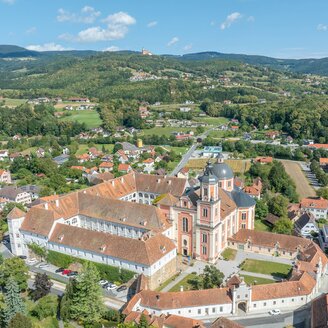 Kirche und Schloss Pöllau_Pöllau_Oststeiermark | © Helmut Schweighofer