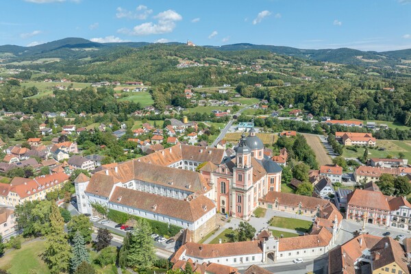 Kirche und Schloss Pöllau_Pöllau_Oststeiermark | © Helmut Schweighofer