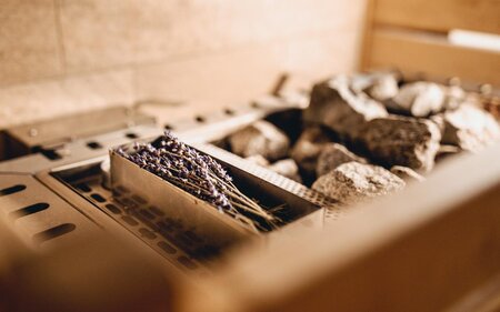 frischer-lavendel-in-der-bio-kräuersauna-im-vulkan | © (c) Vulkanlandhotel Legenstein