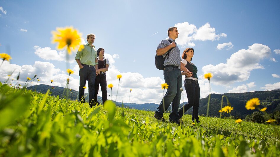 Wandern entlang des Stanzer Sonnenweges